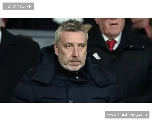 曼联今夏清洗八人筹资过亿重建